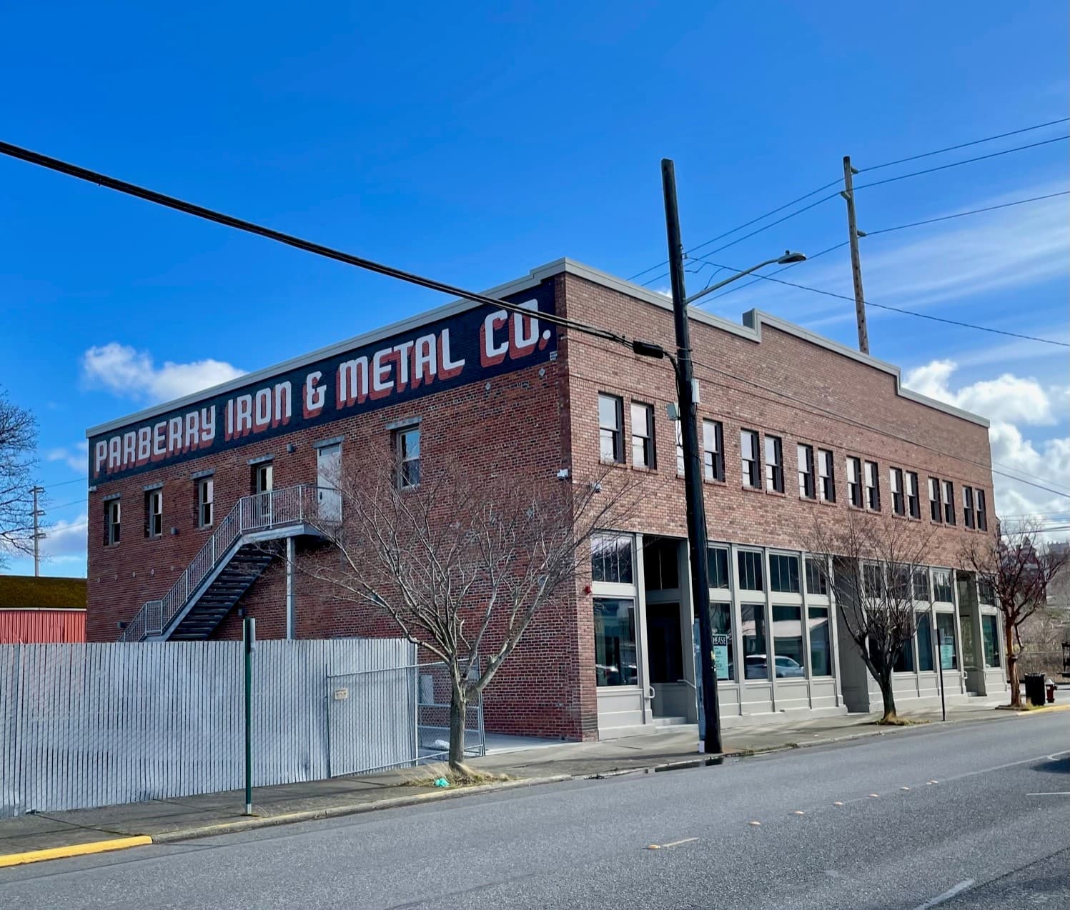 Parberry's Iron & Metal Apartments photo 1