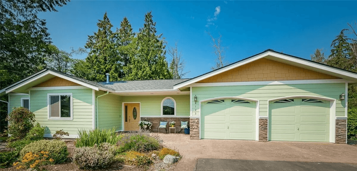 8123 Comox Loop photo 1